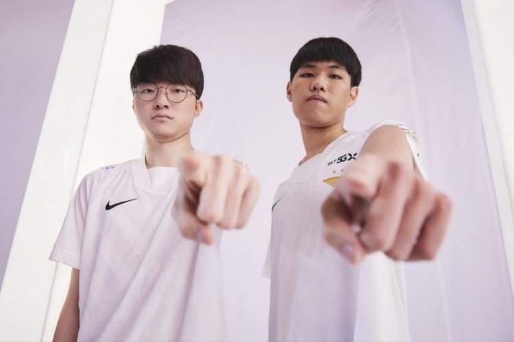 女子200米半决赛陈妤颉完全控场跑出2436轻松